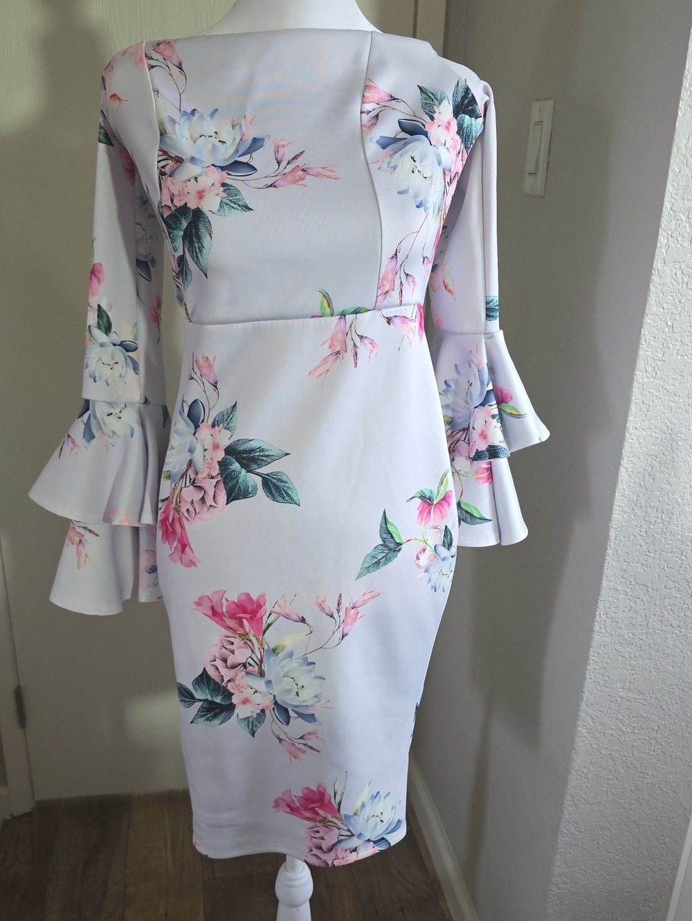 Jessica Wright Floral Bell-Sleeve Bodycon Dress in Light Lavender